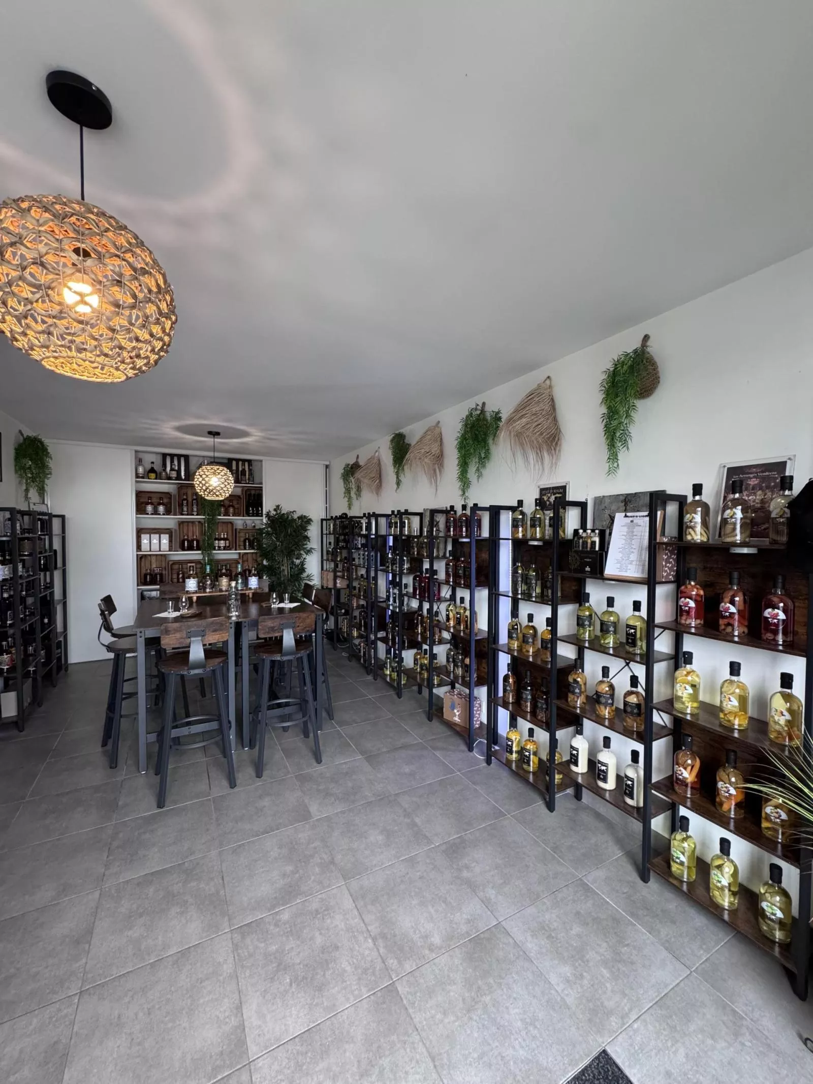 Venez découvrir nos punchs au rhum agricole, planteurs et liqueurs mais également rhums vieux et whiskys vieillis dans des fûts de Rhum.