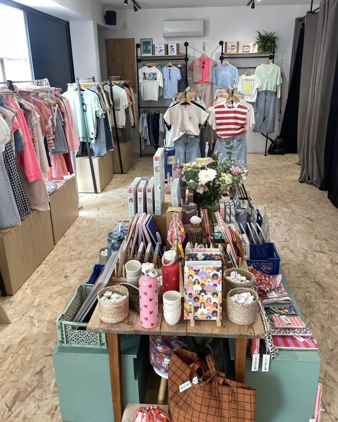 L'univers pour les adolescents, vêtements et accessoires